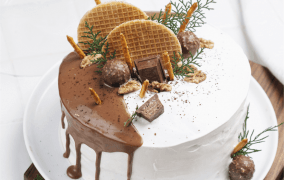 طرز تهیه کیک تولد چند لایه با قهوه و کارامل