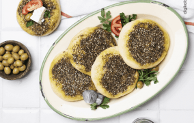 طرز تهیه نان زعتر لبنانی با پنیر خامه‌ای